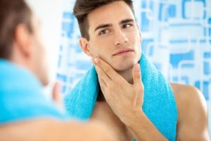 Cách chăm sóc da mặt nam khi bị kích ứng mỹ phẩm