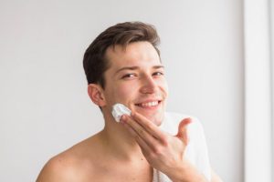 Chăm sóc da mặt nam trong mùa hè