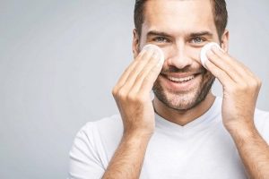 Tác hại không tẩy trang ở nam đáng sợ thế nào?